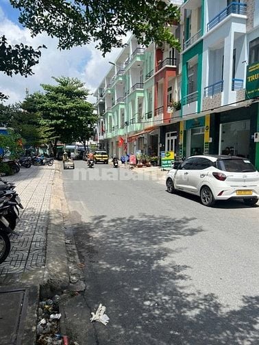 Bán nhà MT đường số 3 KDC Bông Sao P5 Q8, 4x16m, 3 lầu 