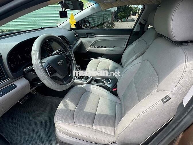 hyunhdai elantra 2017 AT đúng 23000 KM