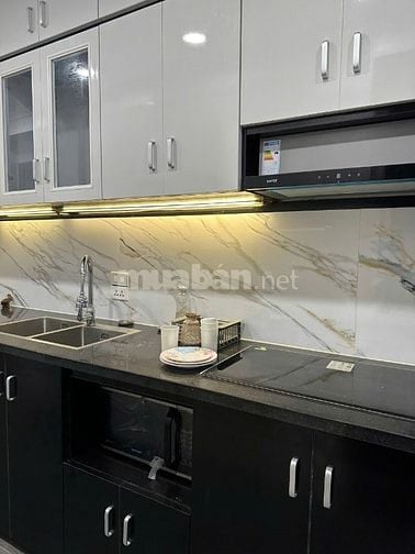 Cho thuê nhà 37 Lý Nam Đế, Hoàn Kiếm, 2 căn đẹp, ngõ rộng, sân vườn