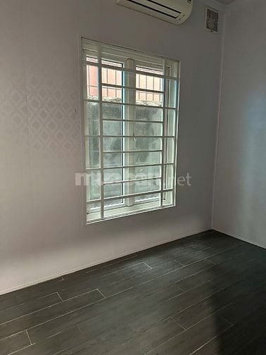 Cho thuê nhà 37 Lý Nam Đế, Hoàn Kiếm, 2 căn đẹp, ngõ rộng, sân vườn