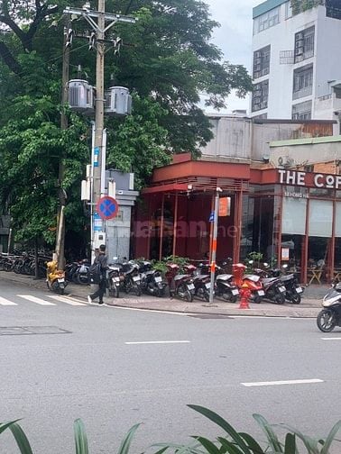 Cho thuê dài hạn nguyên căn mặt tiền đường Hồng Hà, p2, Tân bình