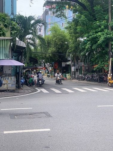 Cho thuê dài hạn nguyên căn mặt tiền đường Hồng Hà, p2, Tân bình