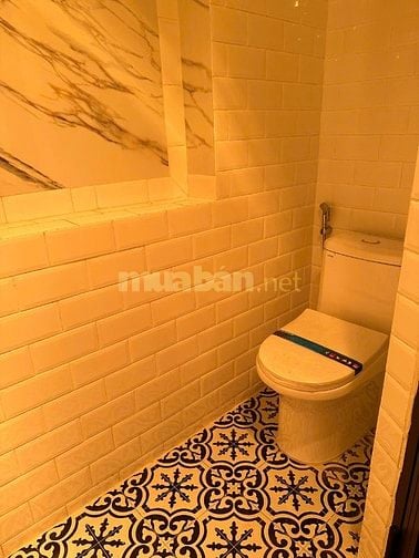 Cho thuê nhà 37 Lý Nam Đế, Hoàn Kiếm, 2 căn đẹp, ngõ rộng, sân vườn