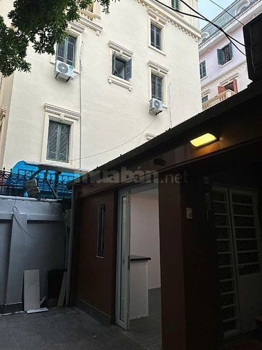 Cho thuê nhà 37 Lý Nam Đế, Hoàn Kiếm, 2 căn đẹp, ngõ rộng, sân vườn