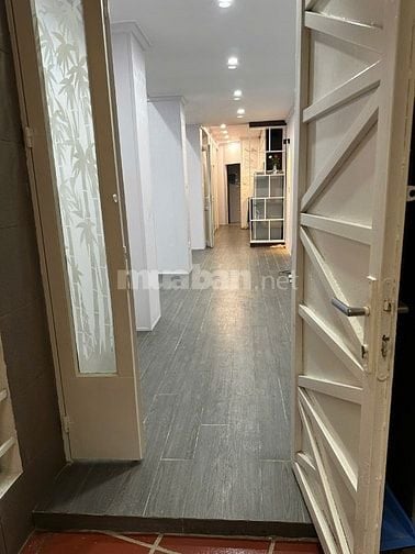 Cho thuê nhà 37 Lý Nam Đế, Hoàn Kiếm, 2 căn đẹp, ngõ rộng, sân vườn