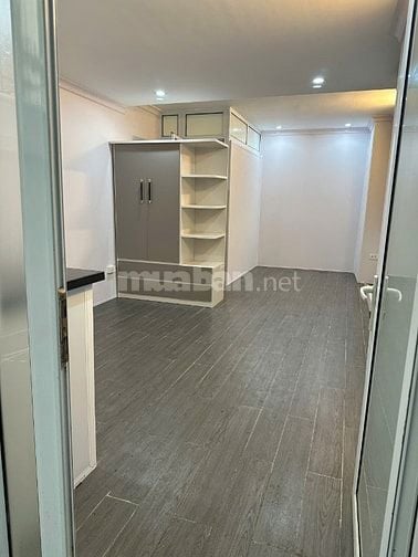 Cho thuê nhà 37 Lý Nam Đế, Hoàn Kiếm, 2 căn đẹp, ngõ rộng, sân vườn