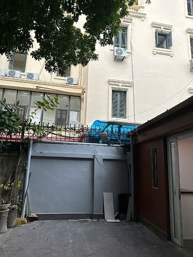 Cho thuê nhà 37 Lý Nam Đế, Hoàn Kiếm, 2 căn đẹp, ngõ rộng, sân vườn