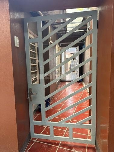 Cho thuê nhà 37 Lý Nam Đế, Hoàn Kiếm, 2 căn đẹp, ngõ rộng, sân vườn