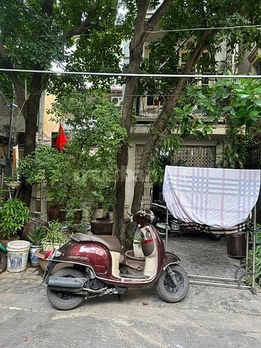 Cho thuê nhà 37 Lý Nam Đế, Hoàn Kiếm, 2 căn đẹp, ngõ rộng, sân vườn