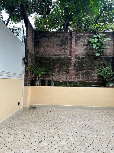 Cho thuê nhà 37 Lý Nam Đế, Hoàn Kiếm, 2 căn đẹp, ngõ rộng, sân vườn