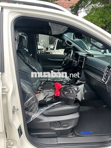 Ford Everest VIN2025 trả trước 299tr nhận xe