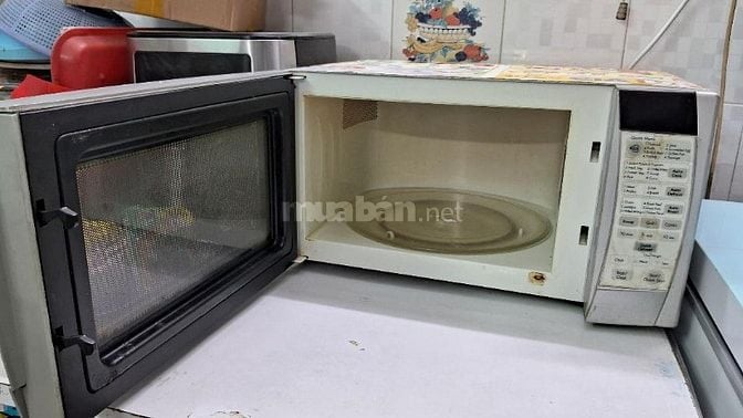 Lò vi sóng hiệu LG 25 lít, nấu và nướng 20 món ăn.