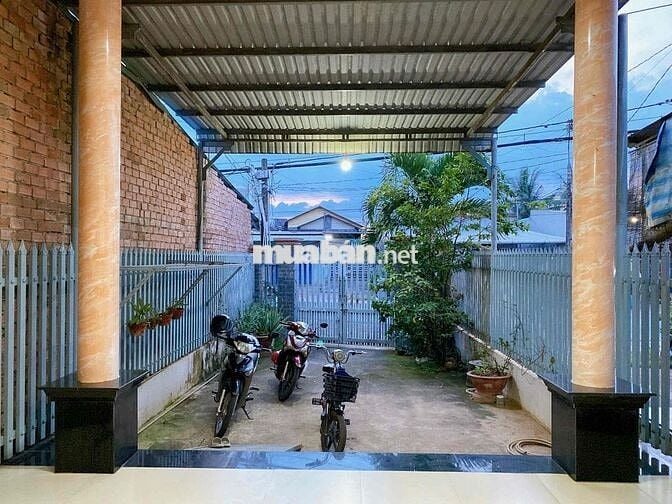 NHÀ 1 LẦU,3P NGỦ,SỔ R THỔ CƯ 179m2(HOÀN CÔNG)MẶT TIỀN Đ NGUYỄN HOÀNG