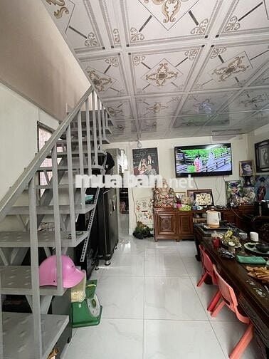 138.7m2 gồm nhà và 6 phòng trọ hiếm gần chợ dĩ an 5,6 tỷ hẻm xe hơi.