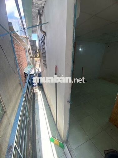 Nhà nguyên căn, 1 triệt 1 lầu, có ban công