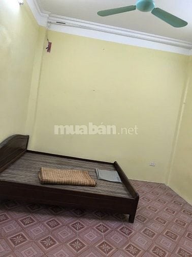 Cho thuê tầng 2, 3 nhà 904B La Thành, Giảng Võ, DT 47m2/tầng + bếp, WC