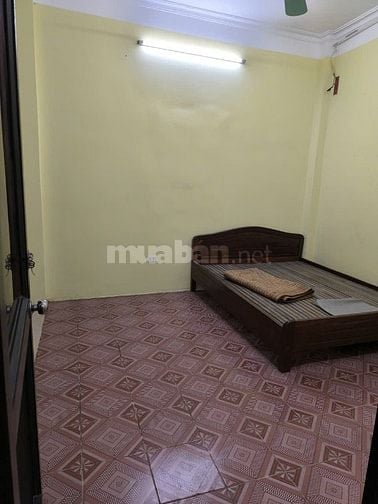 Cho thuê tầng 2, 3 nhà 904B La Thành, Giảng Võ, DT 47m2/tầng + bếp, WC