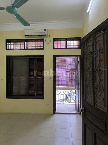 Cho thuê tầng 2, 3 nhà 904B La Thành, Giảng Võ, DT 47m2/tầng + bếp, WC