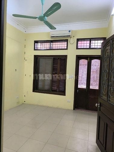 Cho thuê tầng 2, 3 nhà 904B La Thành, Giảng Võ, DT 47m2/tầng + bếp, WC
