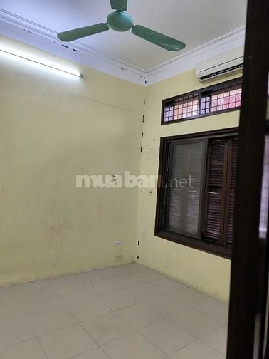 Cho thuê tầng 2, 3 nhà 904B La Thành, Giảng Võ, DT 47m2/tầng + bếp, WC