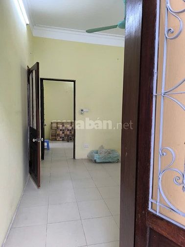 Cho thuê tầng 2, 3 nhà 904B La Thành, Giảng Võ, DT 47m2/tầng + bếp, WC