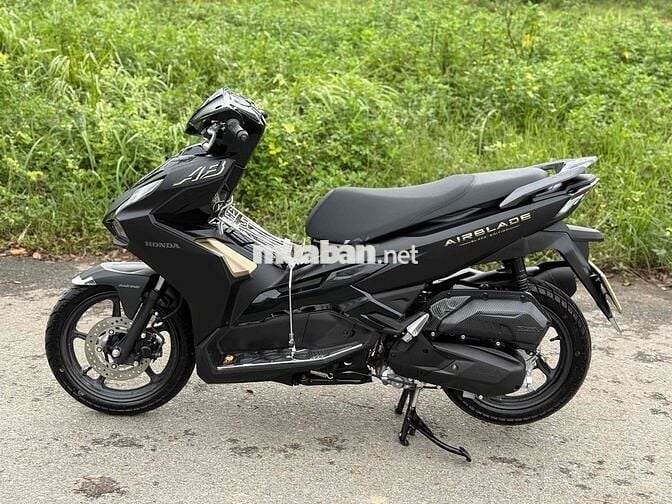 AB 2025 mới mua được 1 tháng odo 300 km không khác