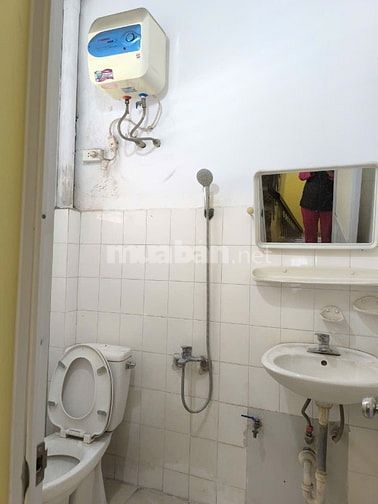 Cho thuê tầng 2, 3 nhà 904B La Thành, Giảng Võ, DT 47m2/tầng + bếp, WC