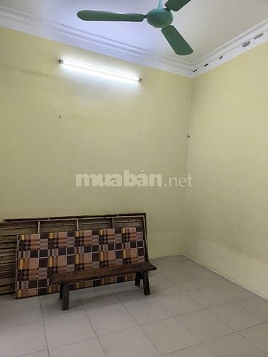 Cho thuê tầng 2, 3 nhà 904B La Thành, Giảng Võ, DT 47m2/tầng + bếp, WC