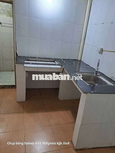 Cho thuê nhà ngọc thụy long biên 100m 2 tầng sân để 2 ô tô Giá 8 triệu