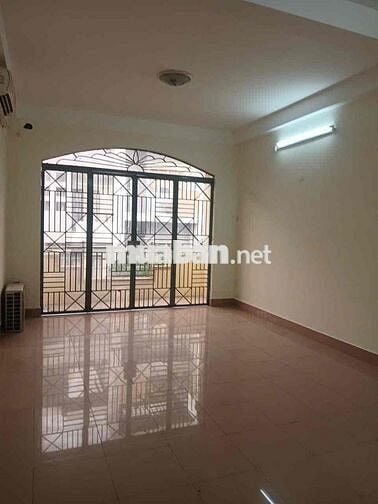 Cho thuê nhà mặt tiền đường xe tải CX Rada P13 Q6