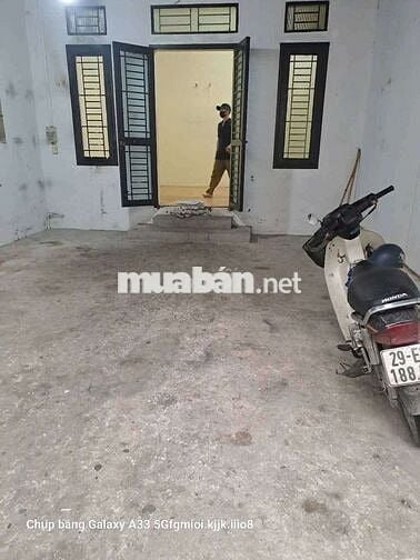 Cho thuê nhà ngọc thụy long biên 100m 2 tầng sân để 2 ô tô Giá 8 triệu