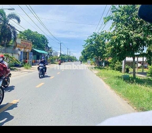 Hàng Ngộp bán nhanh giá rẻ 800tr ngay mặt tiền đường Nguyễn Thị Quá