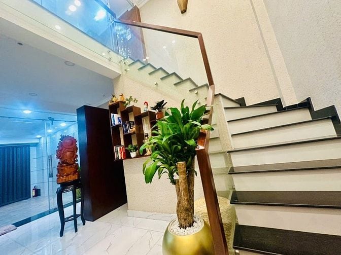 ● Siêu Phẩm GÒ VẤP : Ngang 5m / Hẻm Xe Hơi 7m / Tặng Full Nội Thất ●