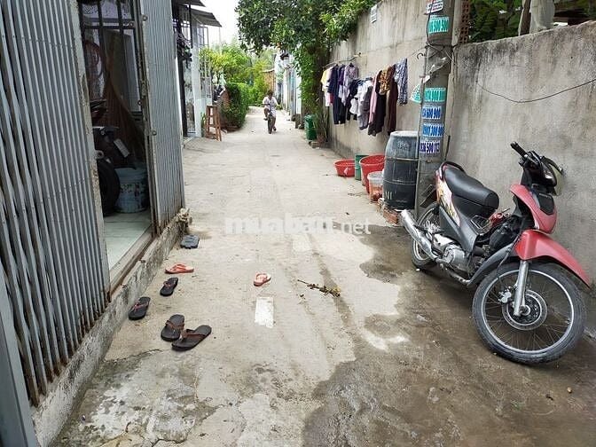 cần bán nhà cấp 4 ,108 m2 ,hóc môn , hẽm xe hơi đến nhà, gần chợ