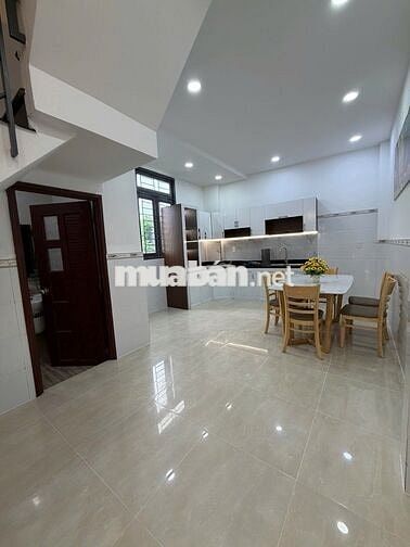 CẦN BÁN GẤP NHÀ ĐẸP 3 TẦNG GẦN NGAY LÊ VĂN QUỚI