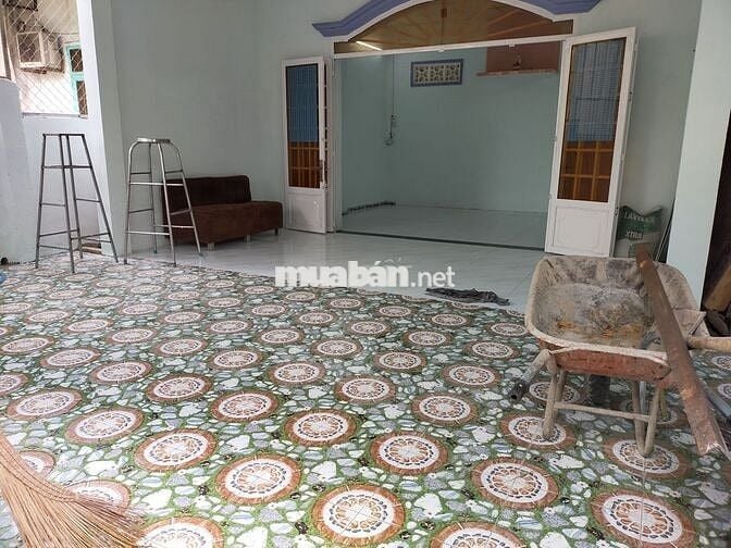 cần bán nhà cấp 4 ,108 m2 ,hóc môn , hẽm xe hơi đến nhà, gần chợ