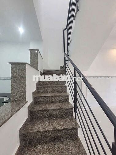 BÁN NHÀ HUỲNH TẤN PHÁT KẾ BÊN PHÚ MỸ HƯNG - DT:64M GIÁ 4TY99 TL