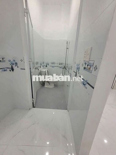 BÁN NHÀ HUỲNH TẤN PHÁT KẾ BÊN PHÚ MỸ HƯNG - DT:64M GIÁ 4TY99 TL