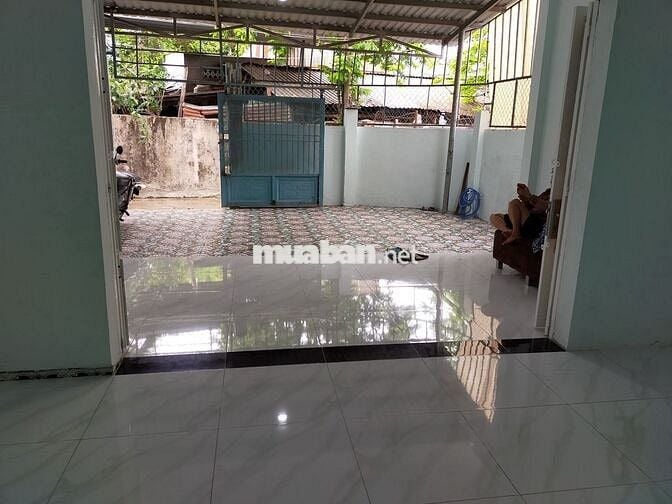 cần bán nhà cấp 4 ,108 m2 ,hóc môn , hẽm xe hơi đến nhà, gần chợ