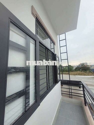 BÁN NHÀ HUỲNH TẤN PHÁT KẾ BÊN PHÚ MỸ HƯNG - DT:64M GIÁ 4TY99 TL