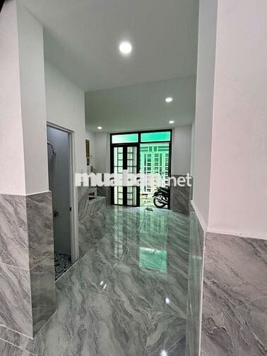 Nhà 2 mặt tiền 28m2, 2 phòng ngủ, 2 toilet, 2 ban công