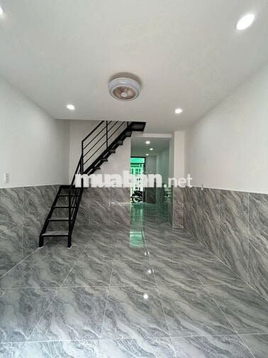 Nhà 2 mặt tiền 28m2, 2 phòng ngủ, 2 toilet, 2 ban công