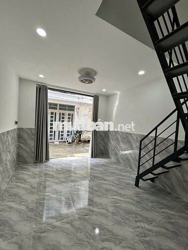 Nhà 2 mặt tiền 28m2, 2 phòng ngủ, 2 toilet, 2 ban công