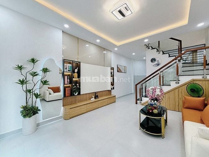 🔥Bán nhà 42m2 ngay Nguyễn Công Hoan, Phú Nhuận giá 1tỷ450. Hẻm xe hơi