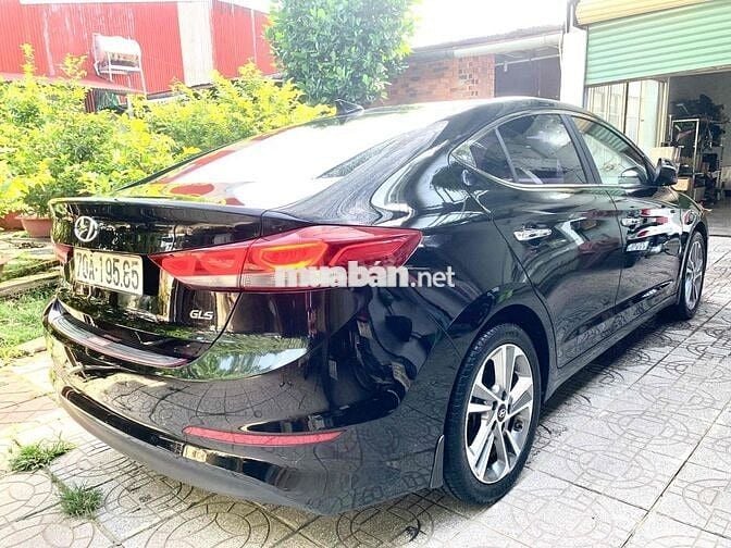 Hyundai Elantra 2019 2.0AT - 100 km