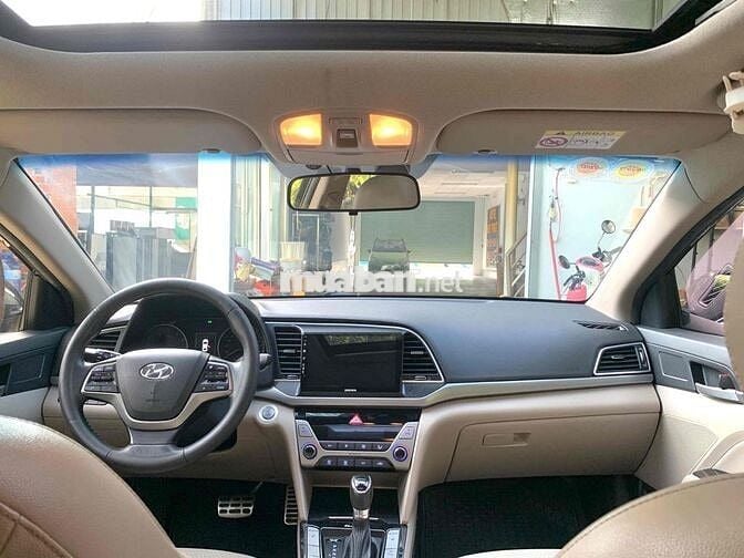 Hyundai Elantra 2019 2.0AT - 100 km