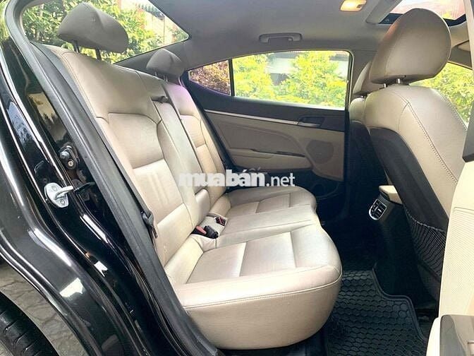 Hyundai Elantra 2019 2.0AT - 100 km