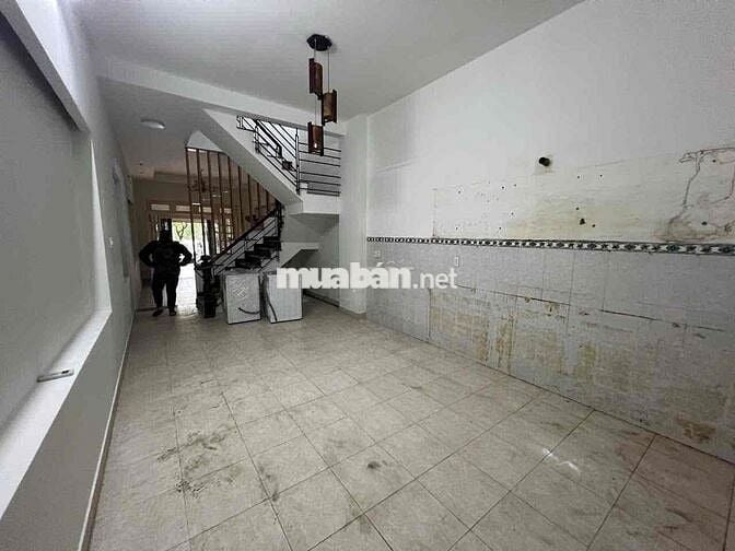 Mặt Bằng Ngay Tân Quy Đông Trung Tâm Quận 7 Có Phòng Ngủ Lại