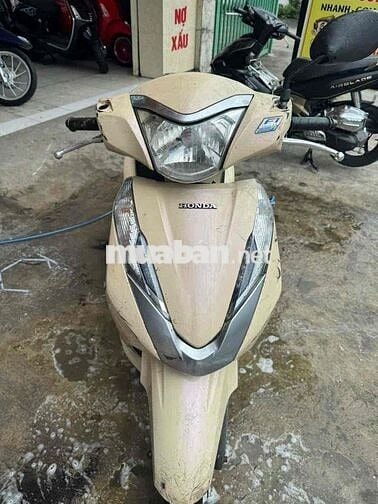 lead 2015 máy êm áo xấu. có lỗi đèn ae về dọn thêm