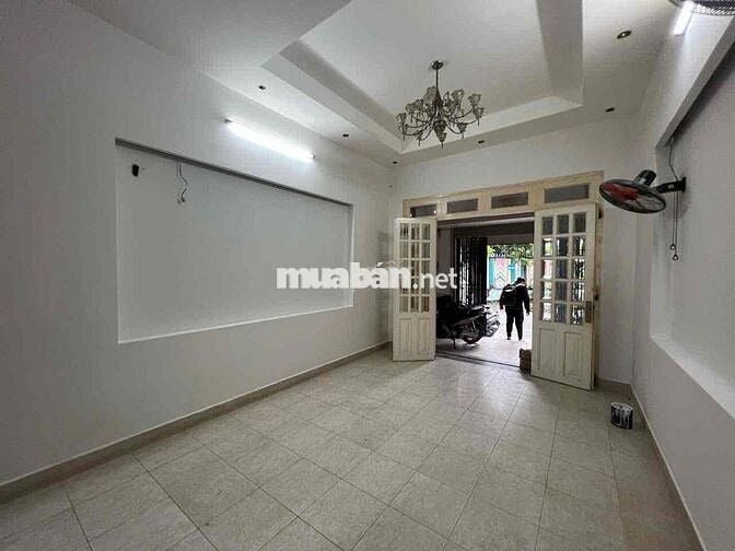 Mặt Bằng Ngay Tân Quy Đông Trung Tâm Quận 7 Có Phòng Ngủ Lại